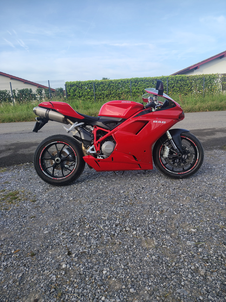 DUCATI 848